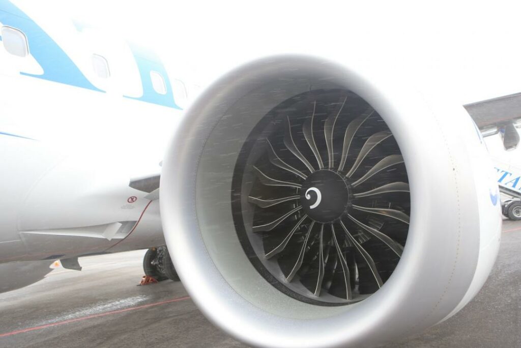 Более чем на треть сократился выпуск авиакеросина в Казахстане