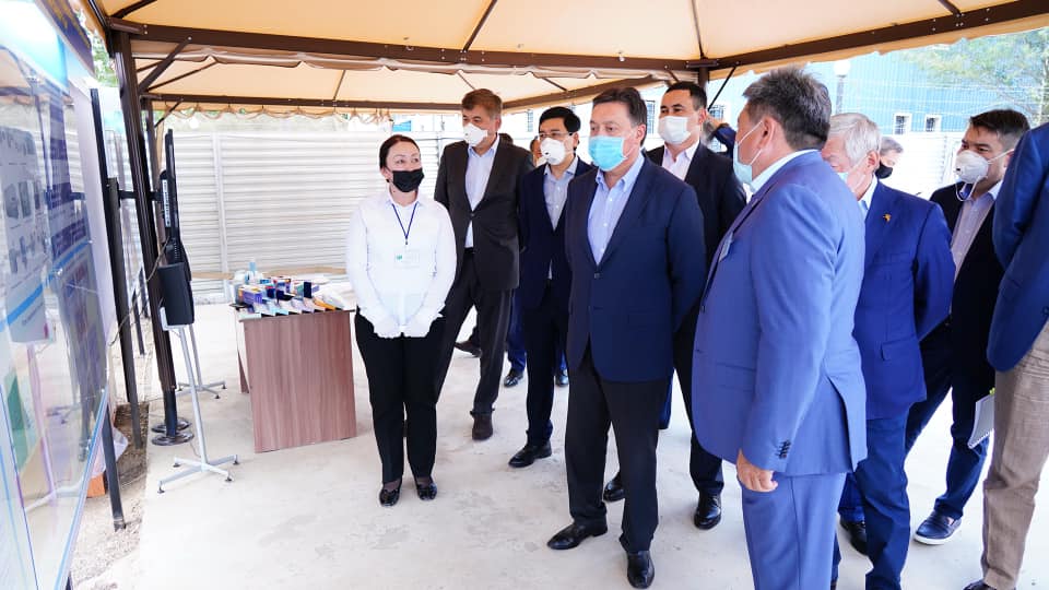Вертолет с премьер-министром Казахстана совершил экстренную посадку