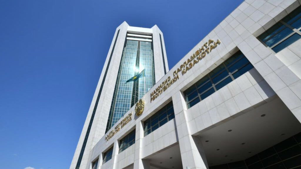 Фото: пресс-служба мажилиса