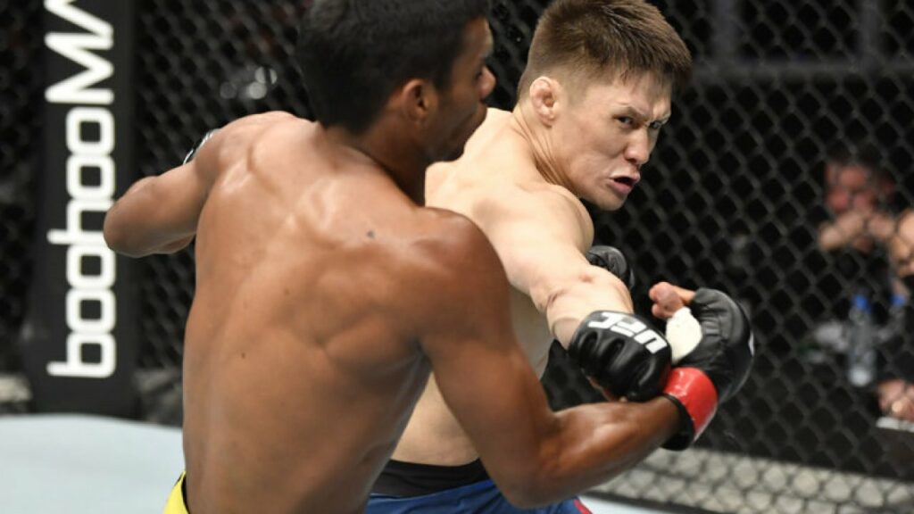 Сколько заработал Жалгас Жумагулов за дебютный бой в UFC