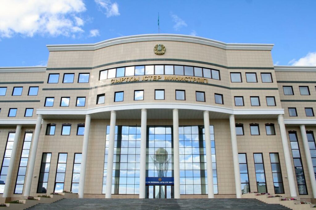 МИД Казахстана прояснил вопрос проезда россиян из Таджикистана домой