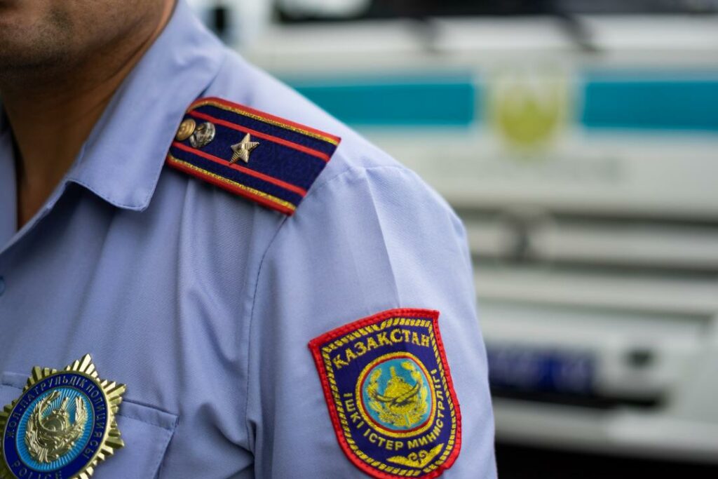 Полиция ищет участников массовых беспорядков в Сатпаеве