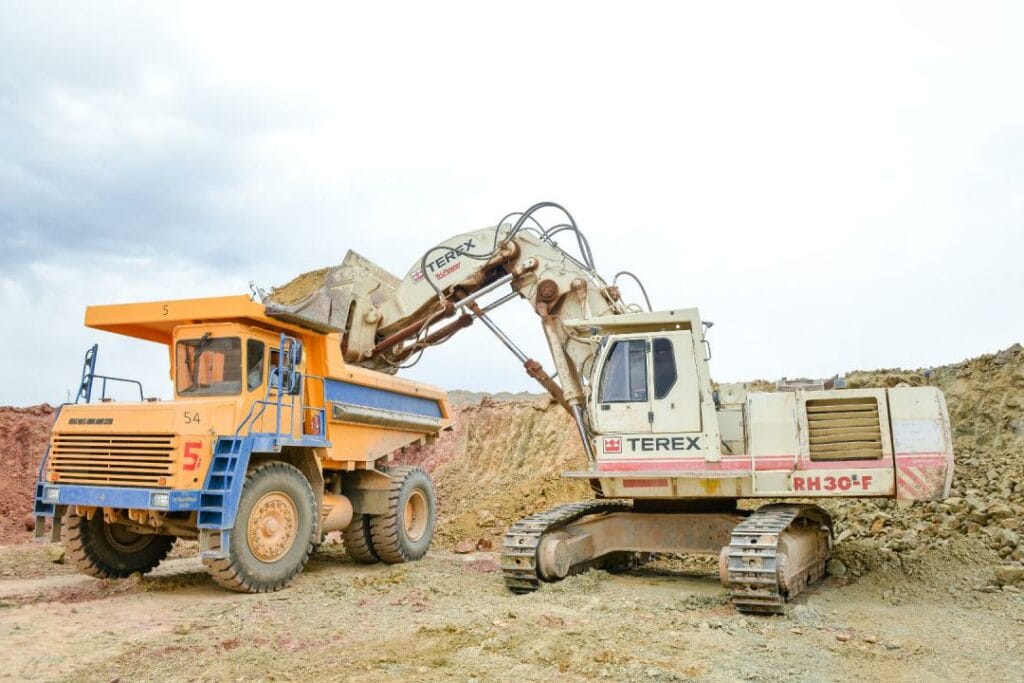 Казахстанская золотодобывающая компания раздаст деньги сотрудникам из-за COVID