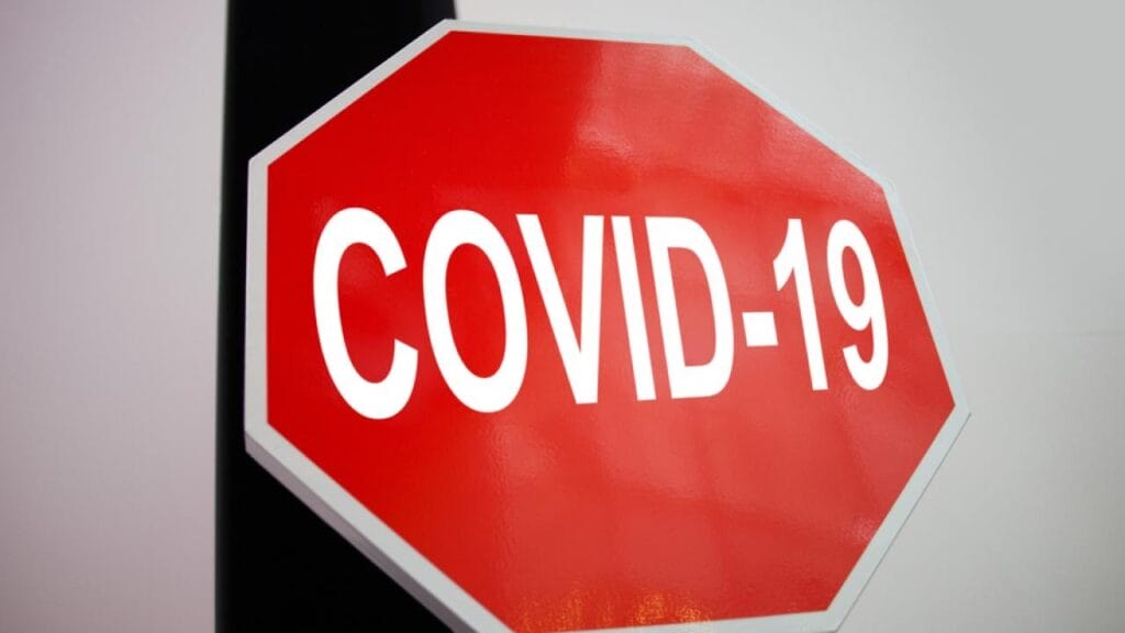 В Пекине отменяют авиарейсы из-за новой вспышки COVID-19