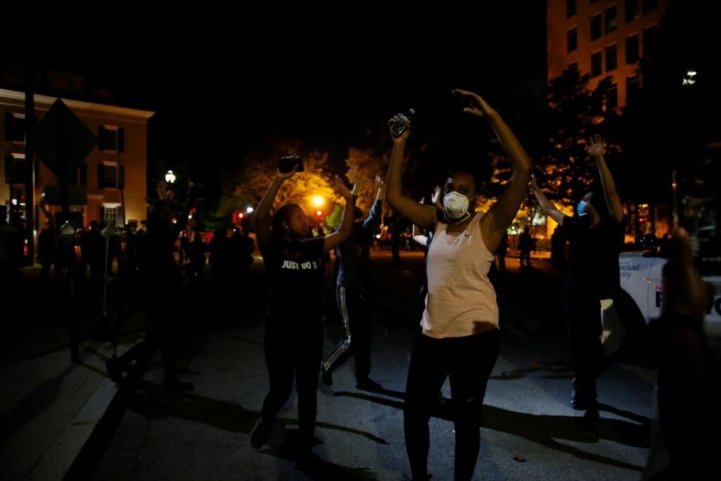 Трампу пришлось спрятаться из-за протестов в Вашингтоне