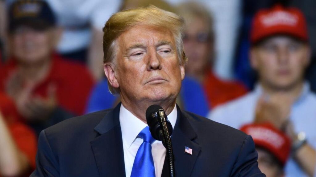 Трамп назвал виновных в распространении COVID-19