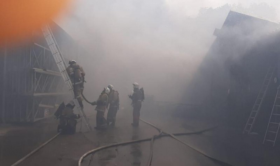 Авиация подключится к тушению пожара в Алматы