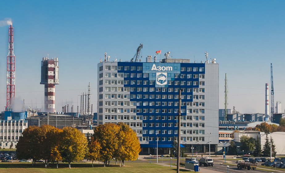 Работники заводов в Беларуси начали бастовать