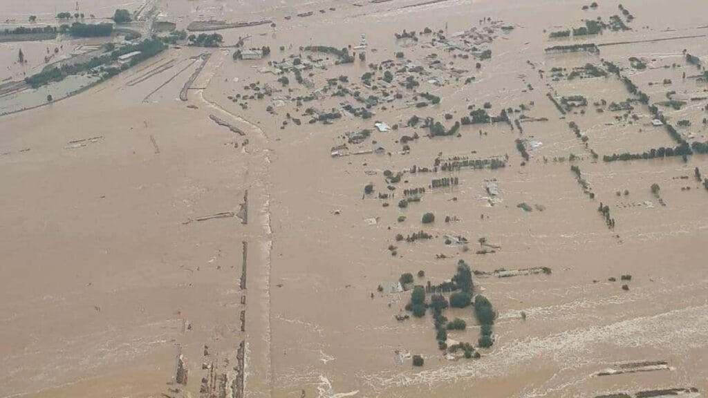 В Сырдарьинской области Узбекистана эвакуированы 70 тыс. человек