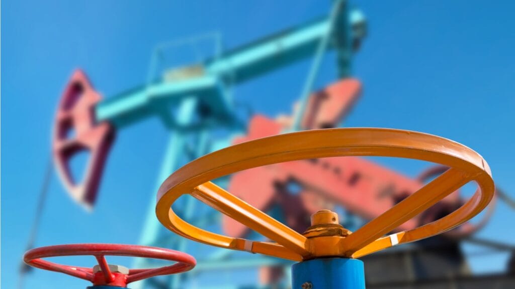 Россия в мае сократит производство нефти на 19%