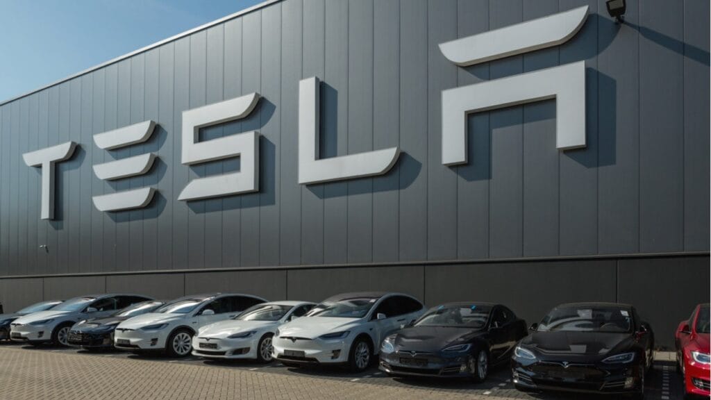 Tesla фиксирует прибыль третий квартал подряд
