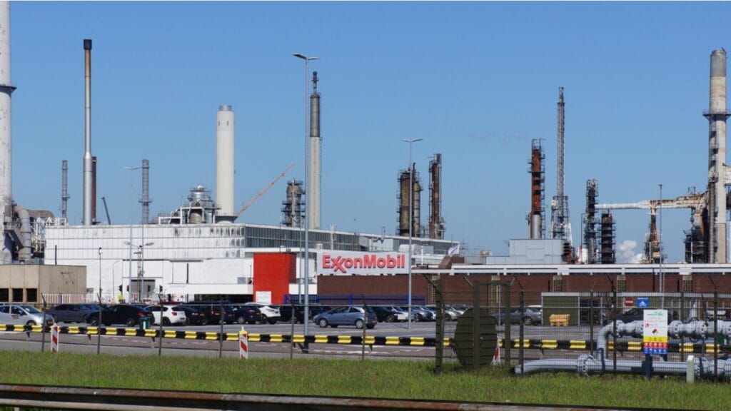 Впервые с 2007 года Exxon заморозила дивиденды