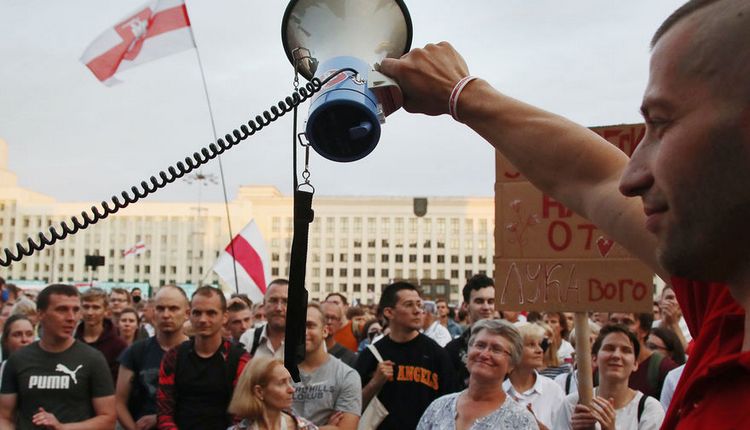 Оппозиция пообещала не мешать Лукашенко на новых выборах