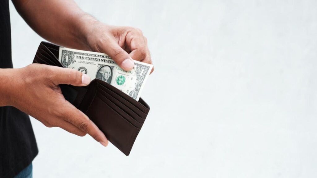 Австралияда бір күн бұрын карантин режимінен шыққысы келген адамға айыппұл салынды