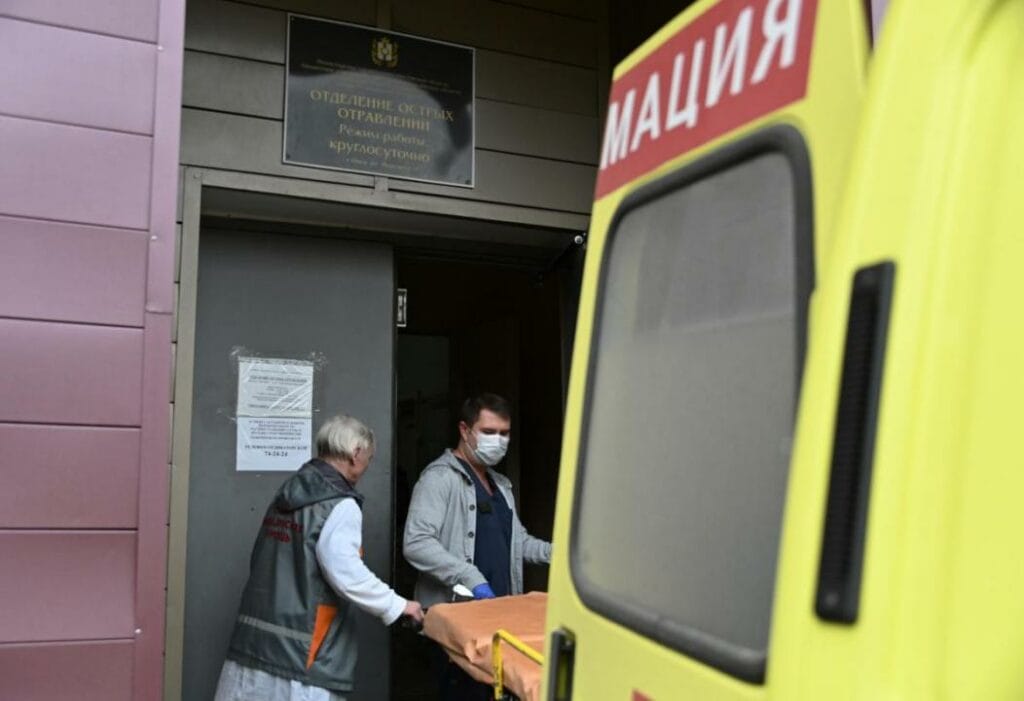 Навального запретили забирать из больницы Омска