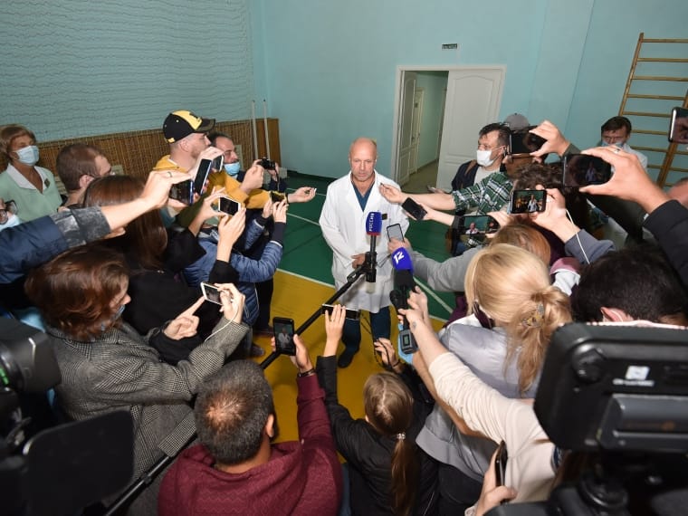 Врач опроверг информацию об отравлении Навального