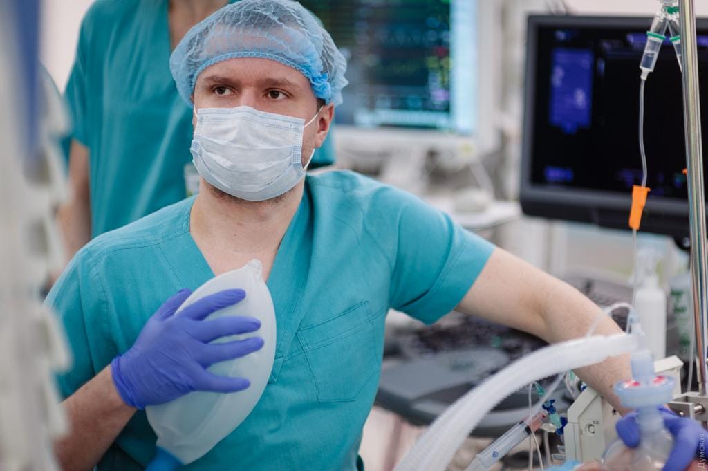 Московские реаниматологи пытаются вывести Навального из комы