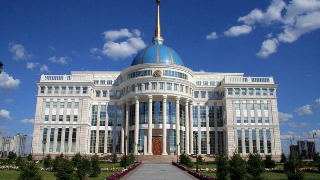 Токаев освободил от должности заместителя начальника Службы государственной охраны