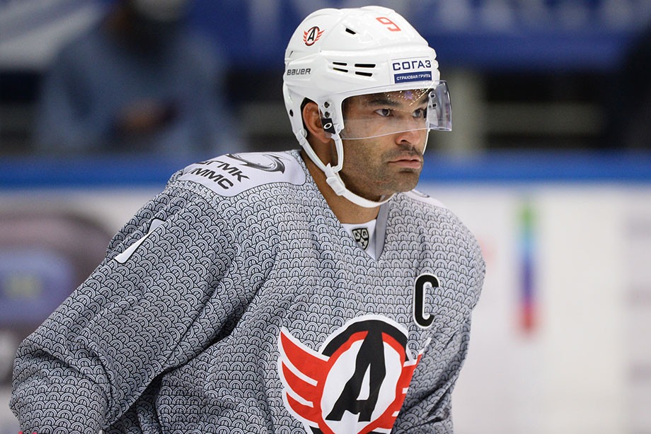 Хоккеист сборной Казахстана заключил контракт с «Ак Барсом»