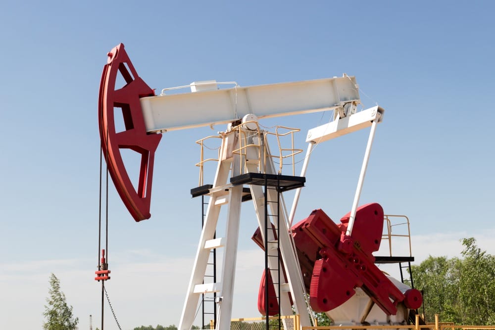 Нефть торгуется ниже $38 за баррель