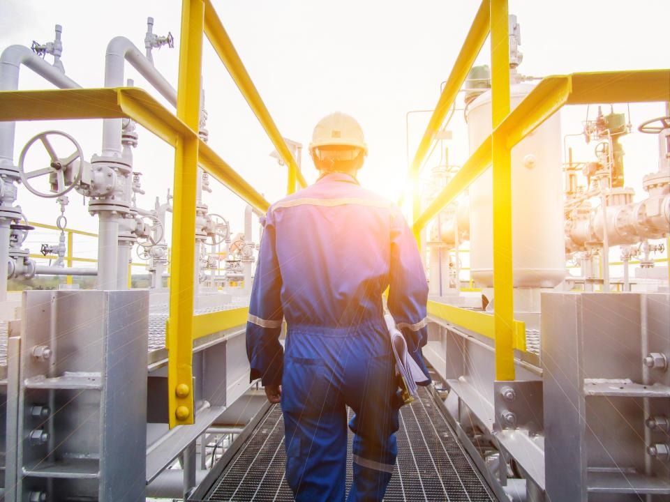 Катар сократил расходы в нефтегазовой отрасли на 30%