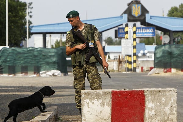 Украина закрывает границу из-за COVID-19