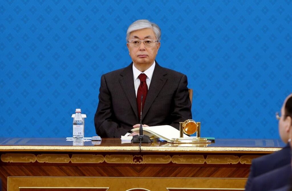 Тоқаев: Төтенше жағдай режимі біткенімен, карантин сақталады