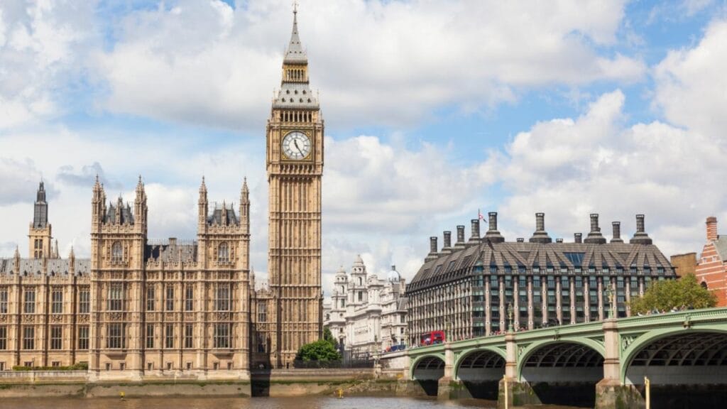 Ұлыбританияда Covid-19 ең көп адам қайтыс болған