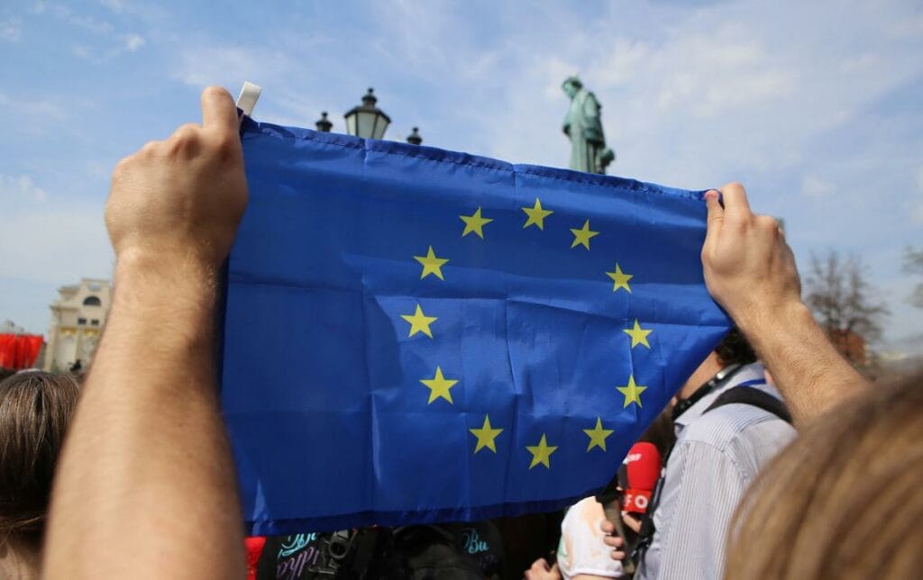 ЕС продлит индивидуальные антироссийские санкции