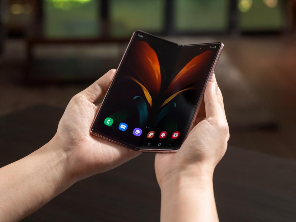 Samsung представил новый гибкий смартфон Galaxy Z Fold 2