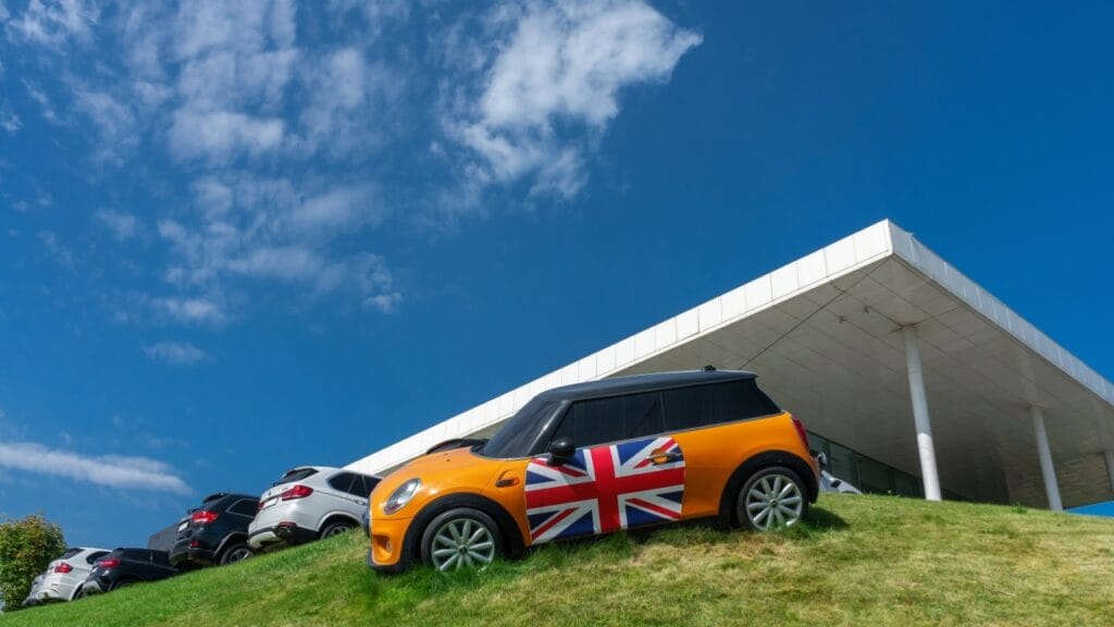 Автопродажам кризис не писан