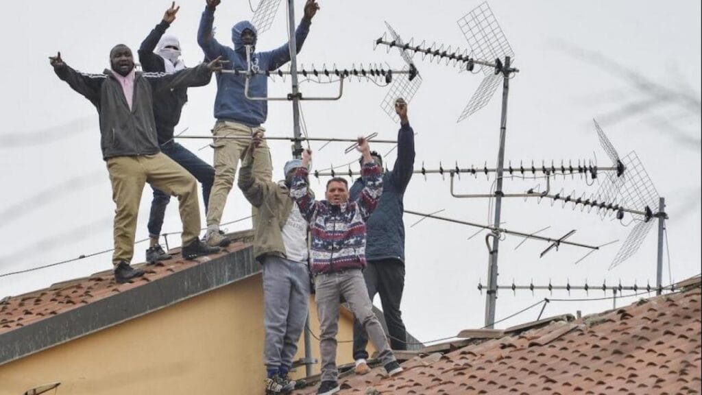 Коронавирустың кесірінен Италия түрмелерінде бүлік шықты