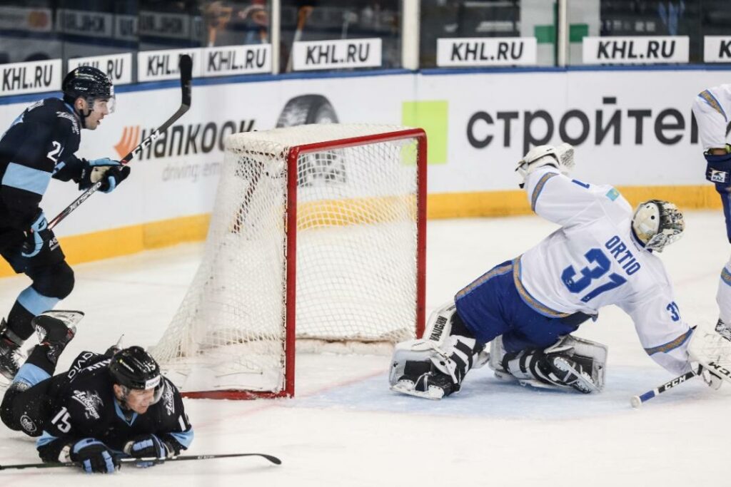 ХК «Барыс» проиграл минскому «Динамо» в чемпионате КХЛ