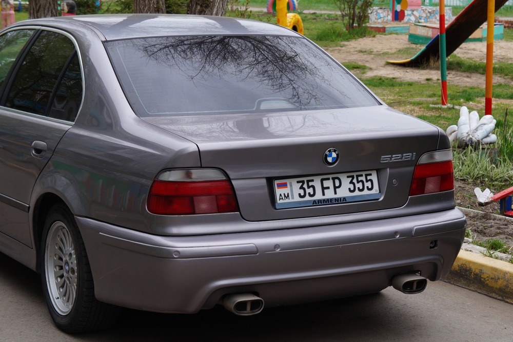 Житель Алматинской области оформил на себя почти 80 авто из Армении