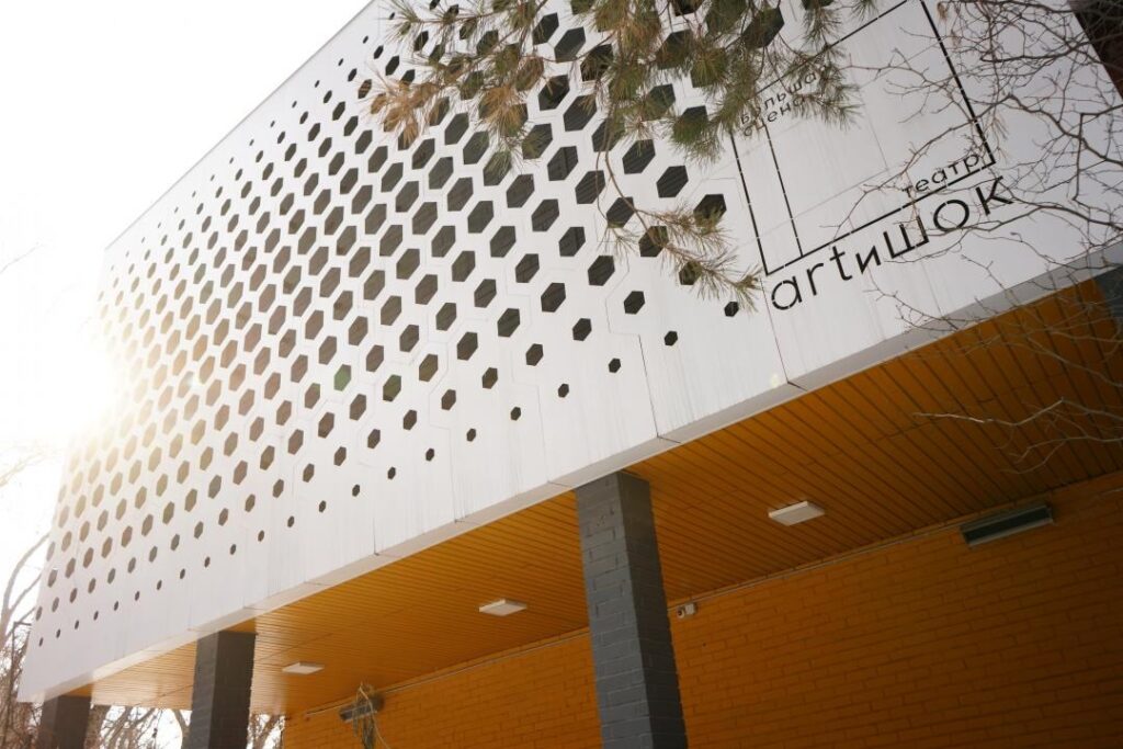 На чем зарабатывают независимые театры в Казахстане