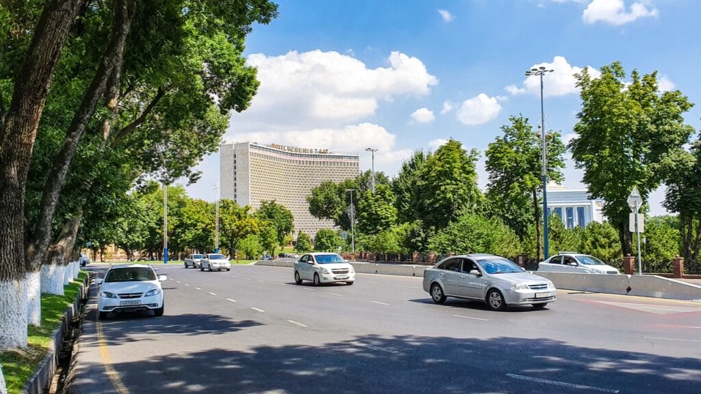 Узбекистанцы потратили на «красивые» автономера более $16 млн