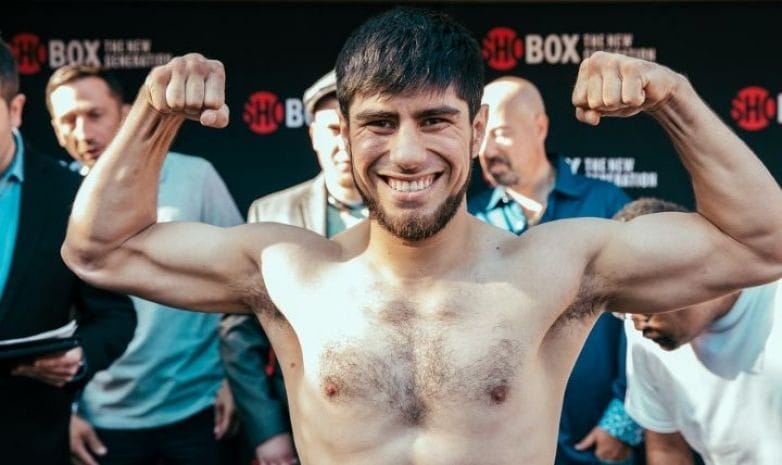 Казахстанского боксера Эюбова удосрочили в США