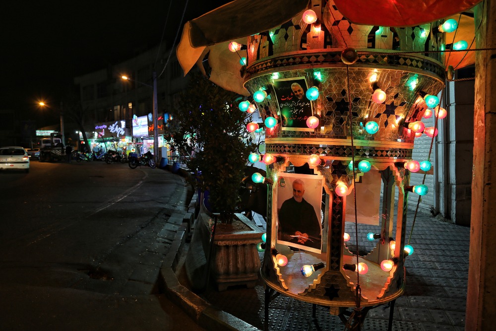 Траур по Сулеймани в Иране. Фото: Maysam Bizar / Shutterstock.com