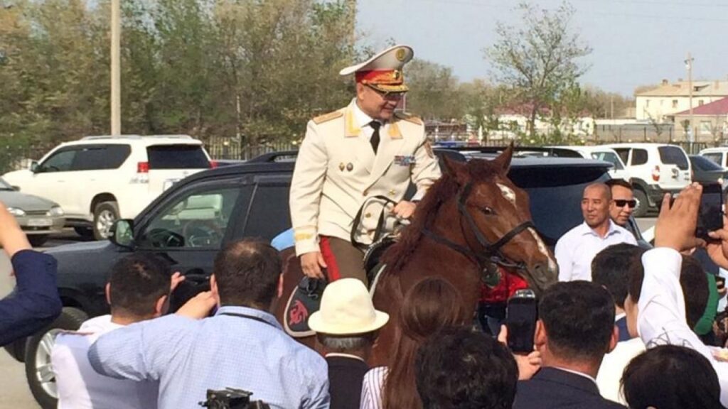 Уволенный после скандала генерал стал советником мангистауского акима