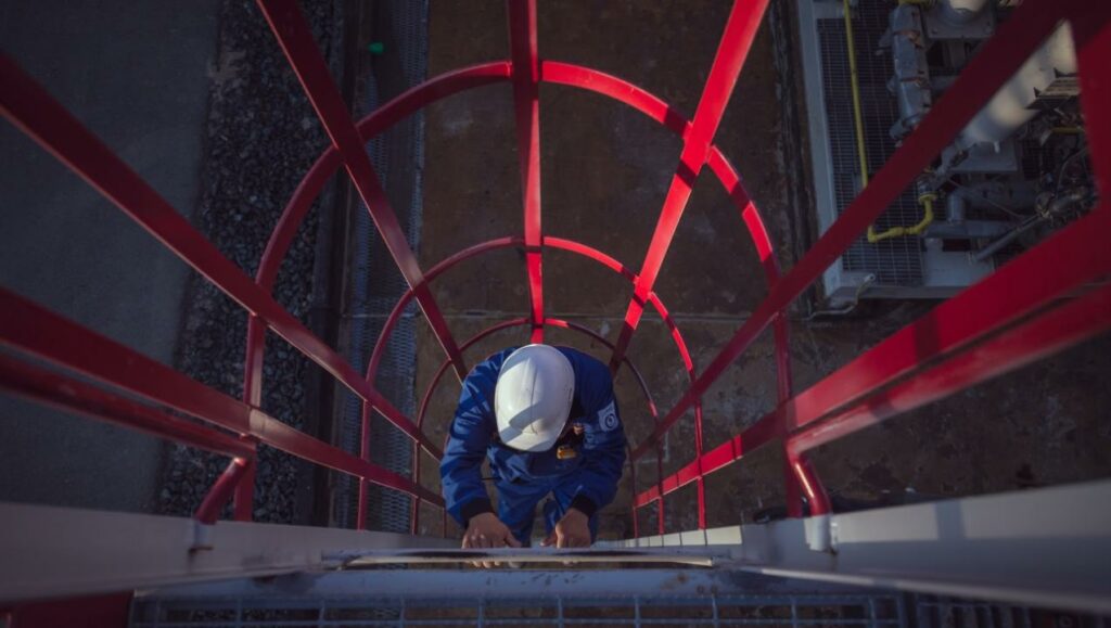 Останутся ли нефтяные гиганты в сырьевом бизнесе после коронакризиса?