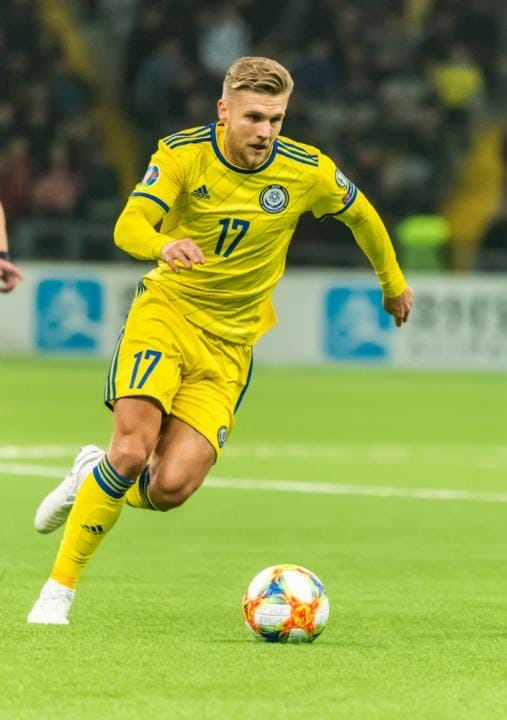 Футболист сборной Казахстана рассказал о своих проблемах с документами