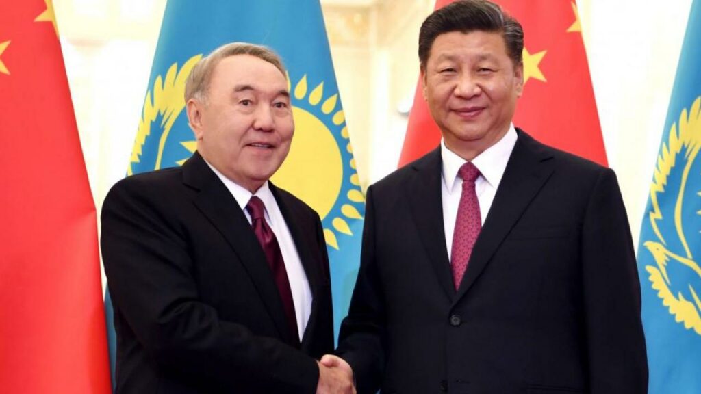 Си Цзиньпин пригласил Назарбаева посетить Китай