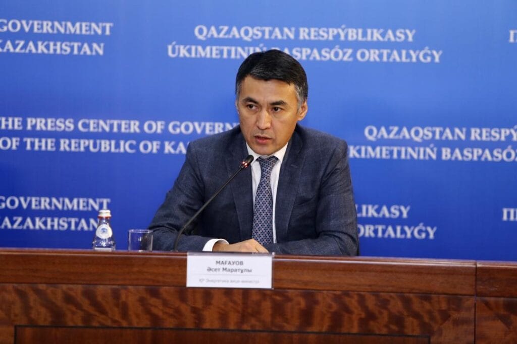 Казахстан в декабре планирует экспортировать 100 тыс. тонн бензина