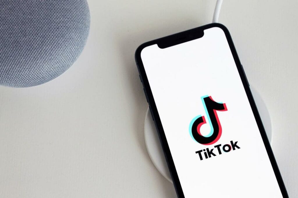 Трамп одобрил сделку по покупке TikTok компанией Oracle