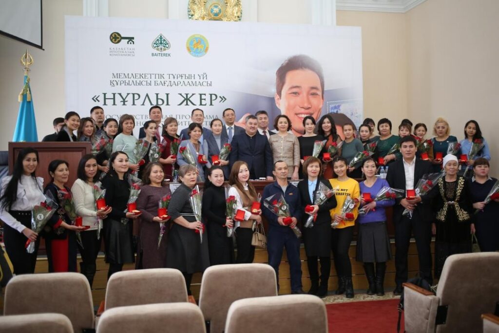 КИК вручила ключи от квартир по двум направлениям программы «Нұрлы жер» в канун праздника