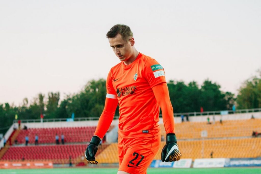 «Кайрат» продлил контракт с вратарем сборной Казахстана