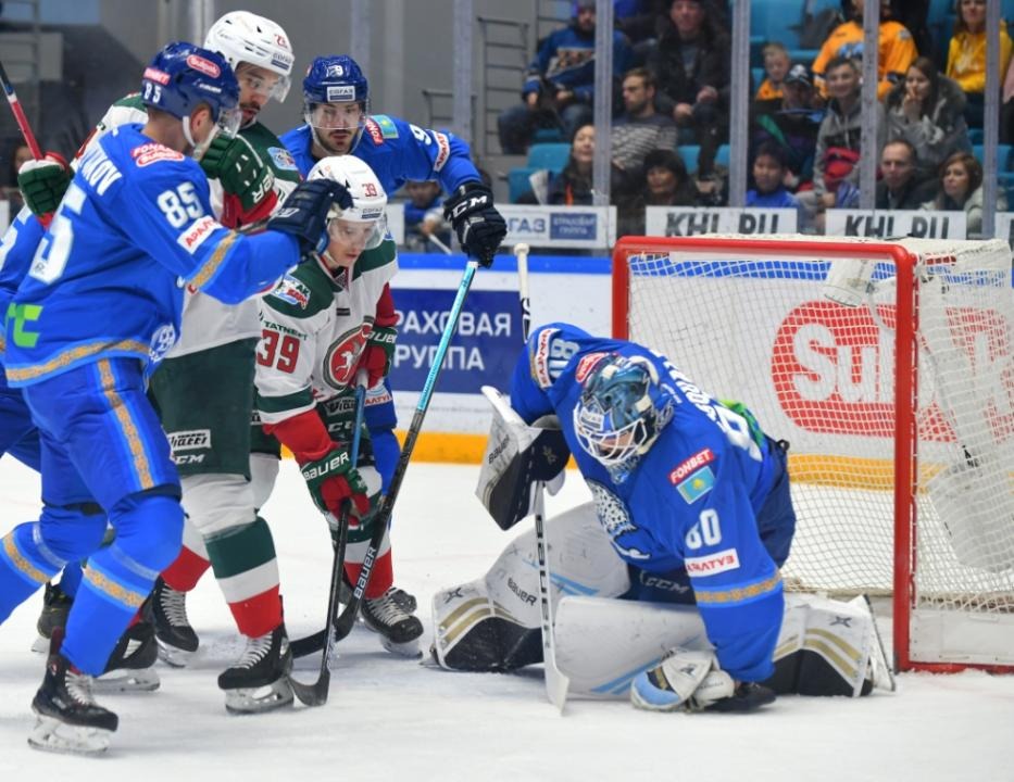 «Барыс» разгромлен лидером КХЛ