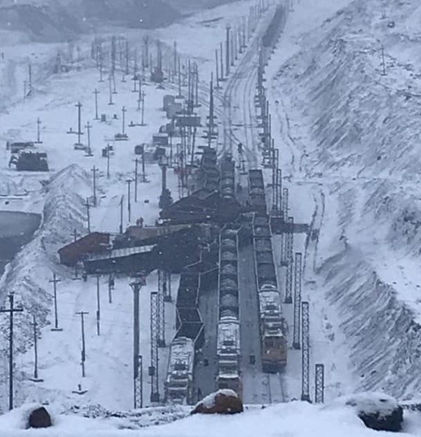 На угольном разрезе «Богатырь Комир» столкнулись два локомотива