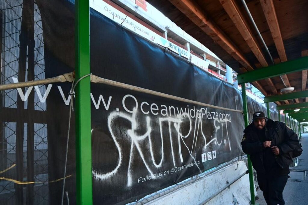 Поглощение китайцами страховщика из США стало одной из самых долгих сделок в истории