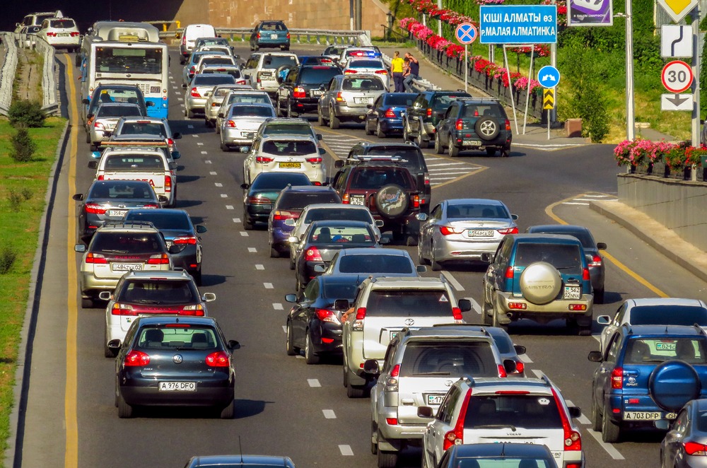 Почти половина зарегистрированных авто в Казахстане старше 20 лет